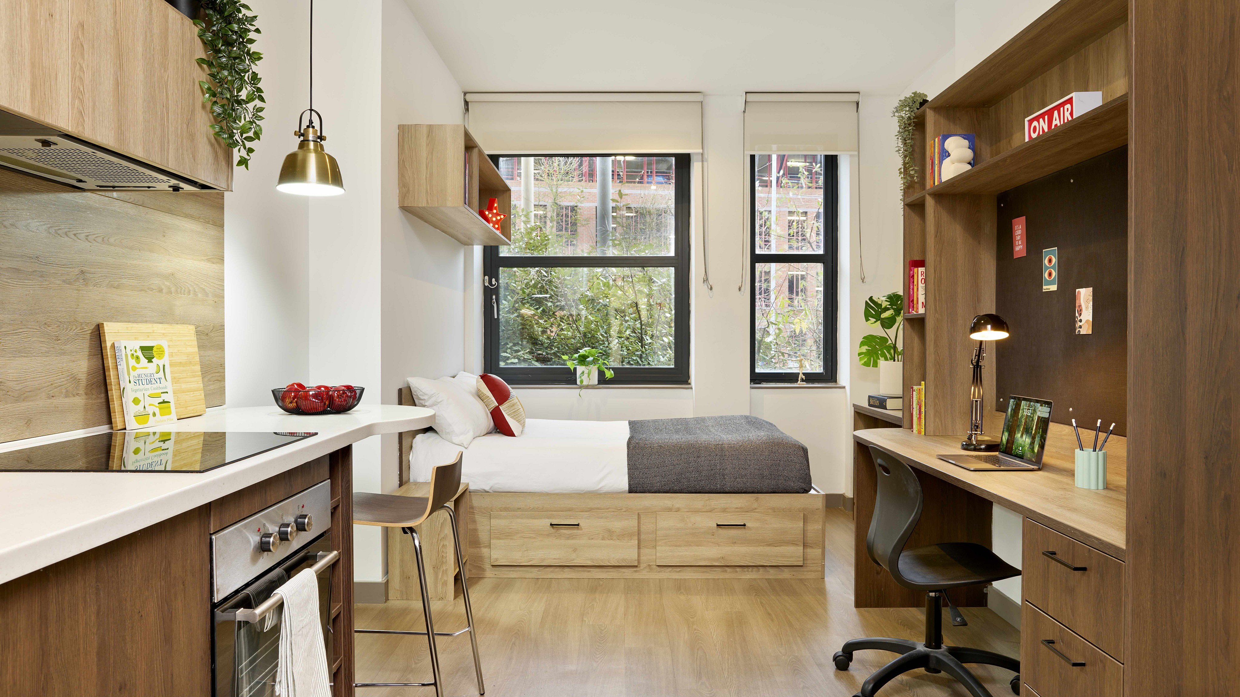 Reading_Silver Studio