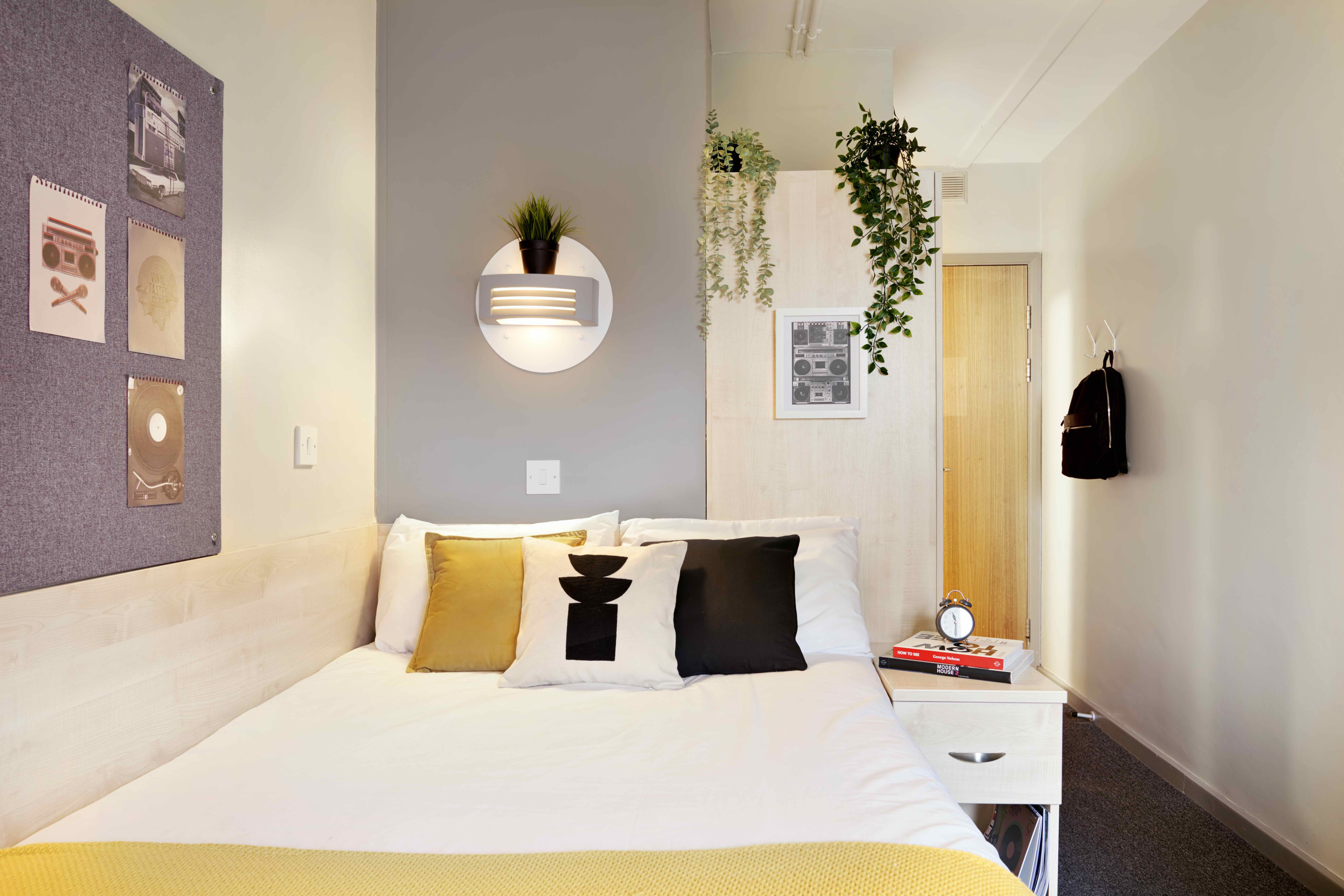258_ST THOMAS COURT CLASSIC ENSUITE A302B 0109