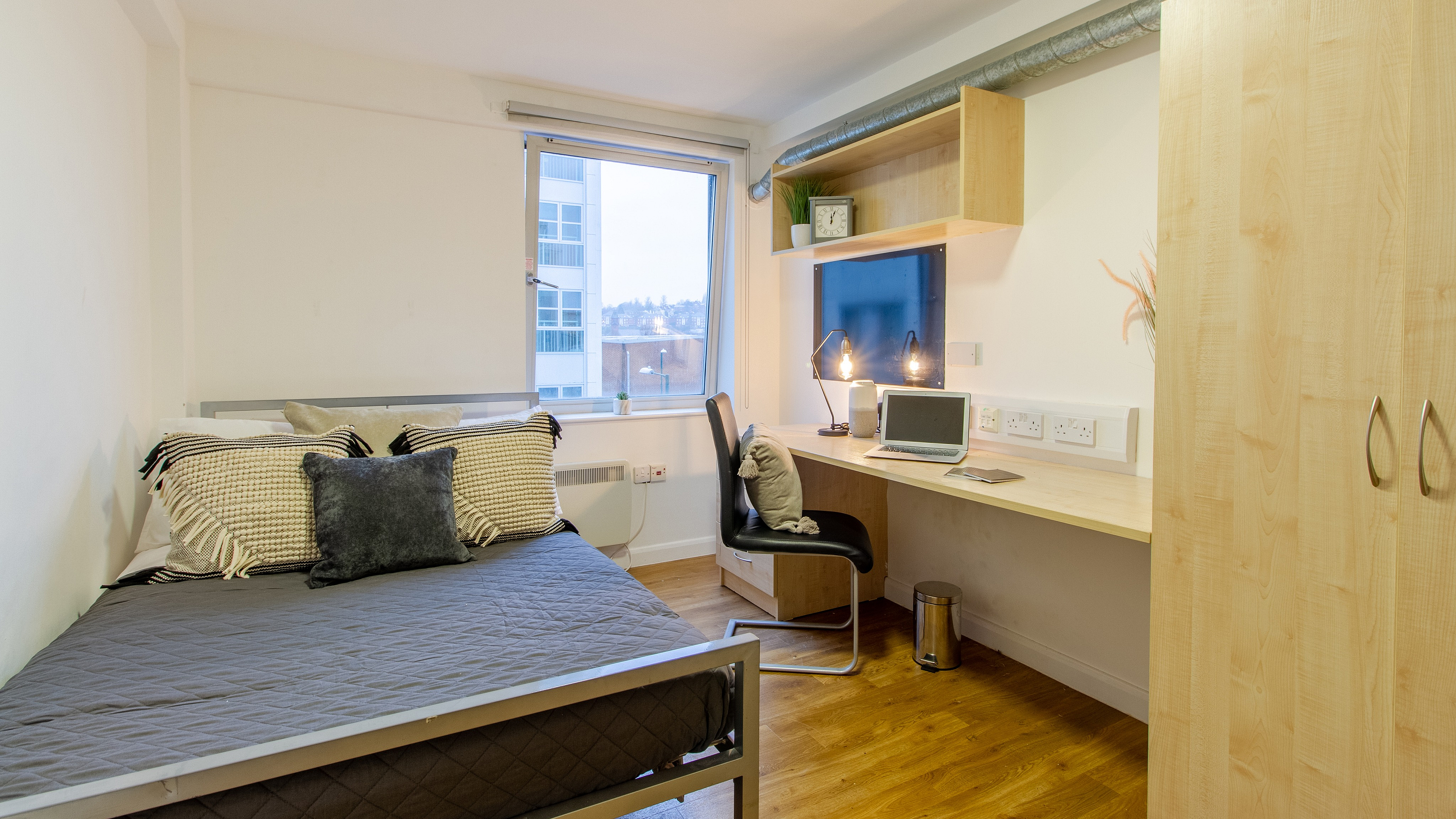 Bronze 6-7 Bedroom