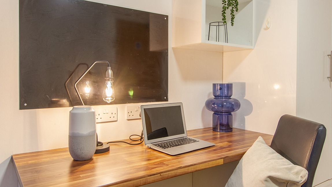 Large Silver Plus 2 Bed Room