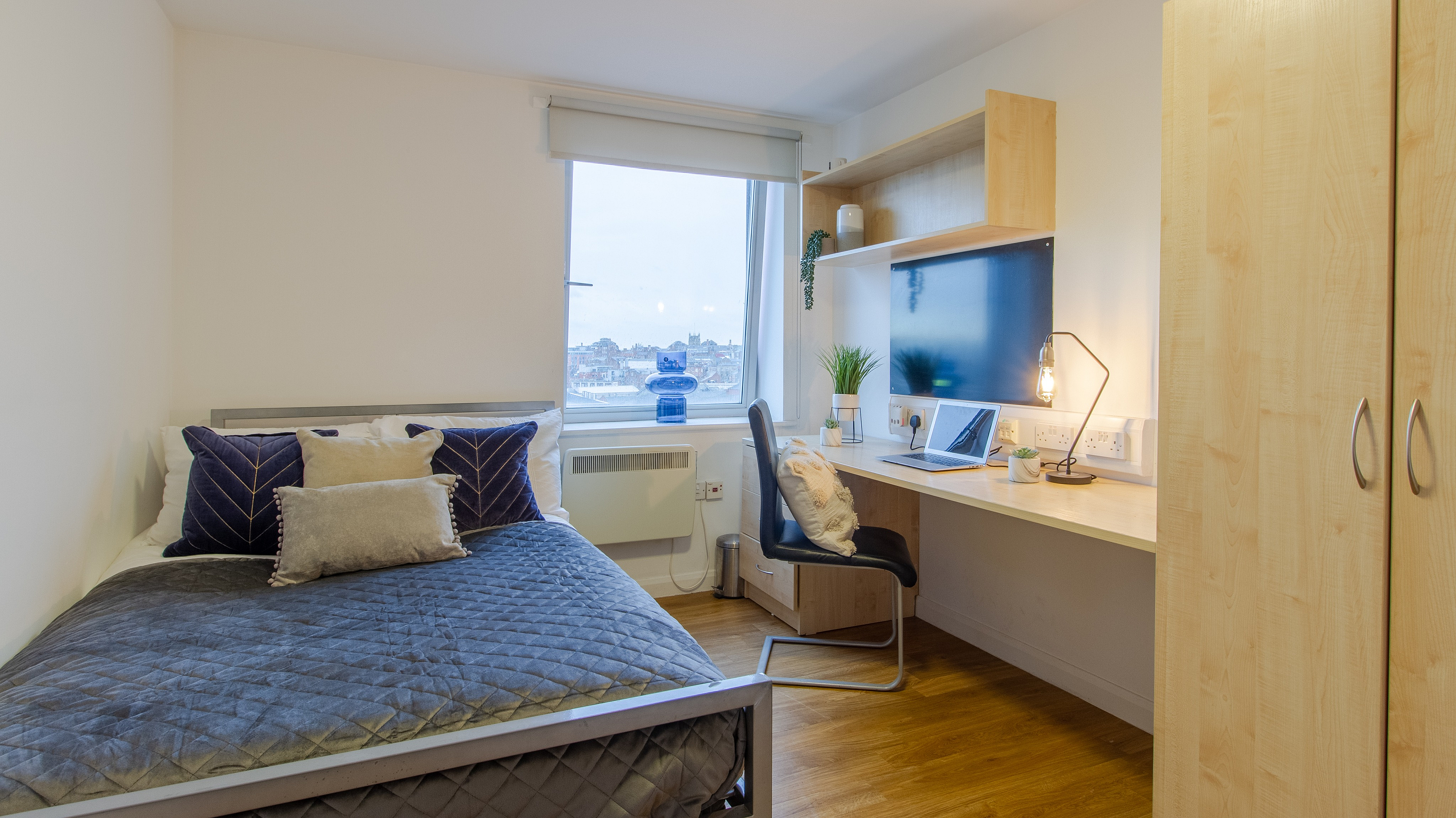 Bronze Plus 6 - 7 Bed Room
